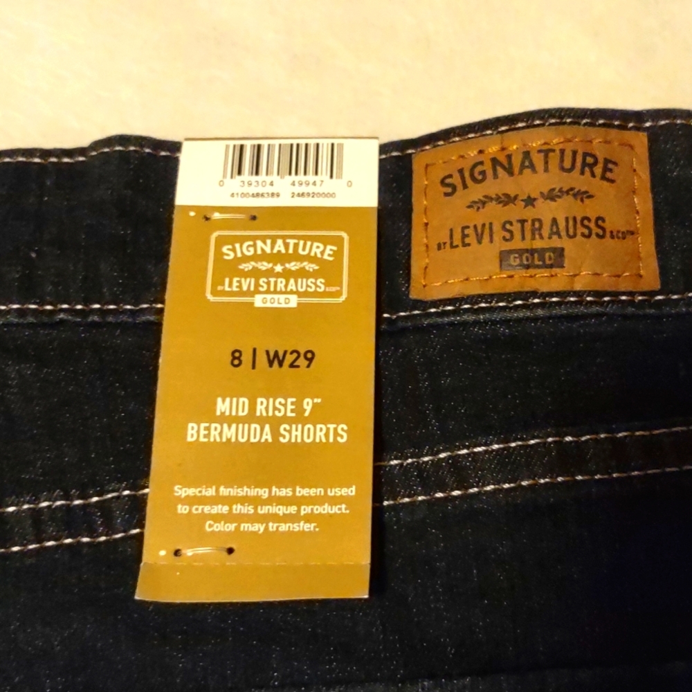NWT Levi's Mid Rise Bermuda Shorts - Picture 4 of 5